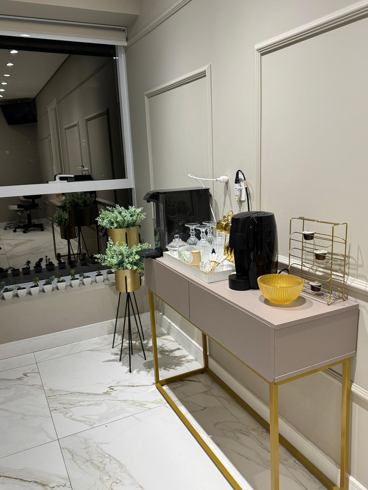 Espaço de café com acabamento sofisticado